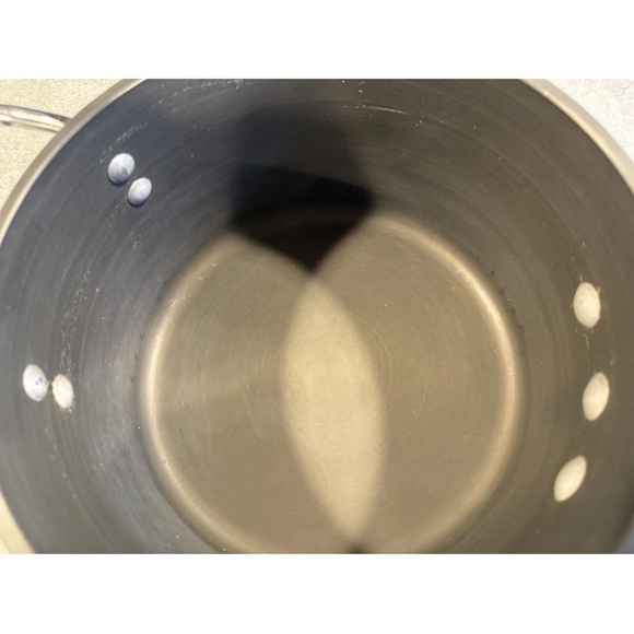 Calphalon Hard Anodized Sauce Pan With Lid - 8 inches diameter - Picture 7 of 10
